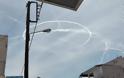 Τρελή πορεία αεροπλάνου πάνω από την Κοζάνη: Γέμισε άσπρες γραμμές ο ουρανός - Δείτε φωτογραφίες και βίντεο