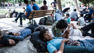 Αποκάλυψη: Το καλά στημένο κόλπο των διακινητών που ζητούν μέχρι και 14.000 ευρώ από πρόσφυγες για να τους βγάλουν από την Ελλάδα... - Φωτογραφία 1
