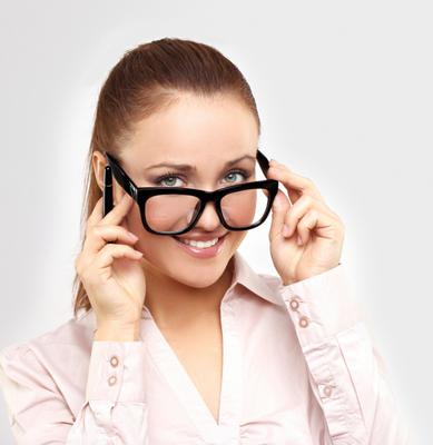 5 συμβουλές μακιγιάζ για γυναίκες που φοράνε γυαλιά! - Φωτογραφία 3