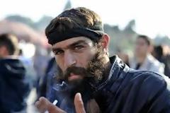 O Στάθης Στιβακτάκης βγήκε έξω και... προκάλεσε εγκεφαλικά! [photos]