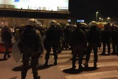 Πόλεμος Αφγανών – Σύρων στο λιμάνι του Πειραιά – Επεισόδια και σοβαρά τραυματισμένοι