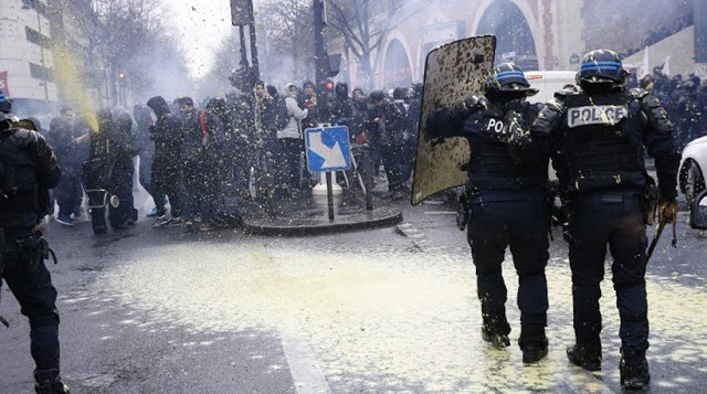 Άγρια επεισόδια στην Γαλλία σε αντικυβερνητική διαδήλωση - Φωτογραφία 2