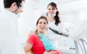 Ρώτα τον γιατρό: Πως επηρεάζει η εγκυμοσύνη τα δόντια μου;