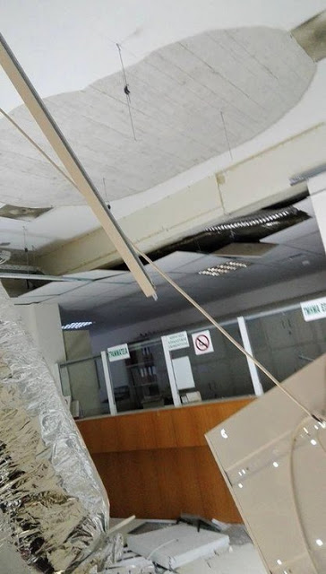 Κατέρρευσε η οροφή στο ΙΚΑ Ζωγράφου [photos] - Φωτογραφία 2