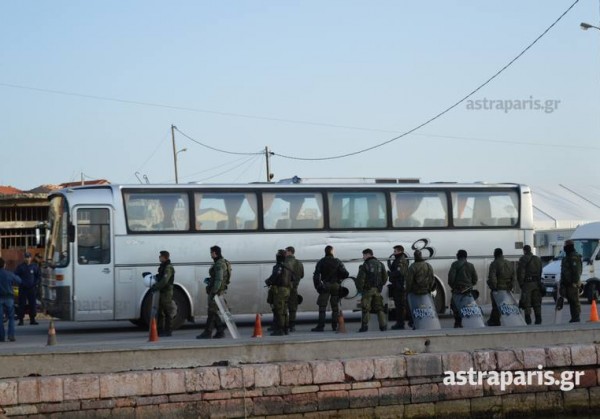 Ξεκινησε η μεταφορά προσφύγων - μεταναστών στην Τουρκία - Φωτογραφία 3