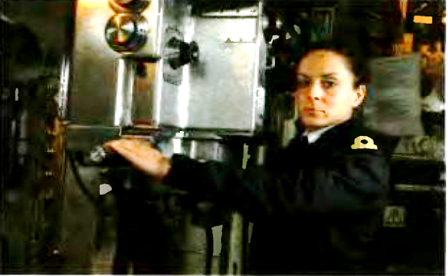 Έπεσε κι άλλο ανδρικό οχυρό - Η πρώτη γυναίκα αξιωματικός σε υποβρύχιο - Φωτογραφία 1