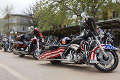 Γέμισε με Harley η πλατεία της Αμφίκλειας την Κυριακή... [photos]