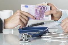 Έρχονται μέτρα διαφάνειας για τις σχέσεις γιατρών-φαρμακευτικών! Όλες οι λεπτομέρειες
