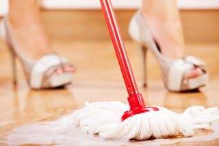 ETΣΙ θα αρωματίσεις το σπίτι σου τέλεια με το σφουγγάρισμα - Φωτογραφία 1