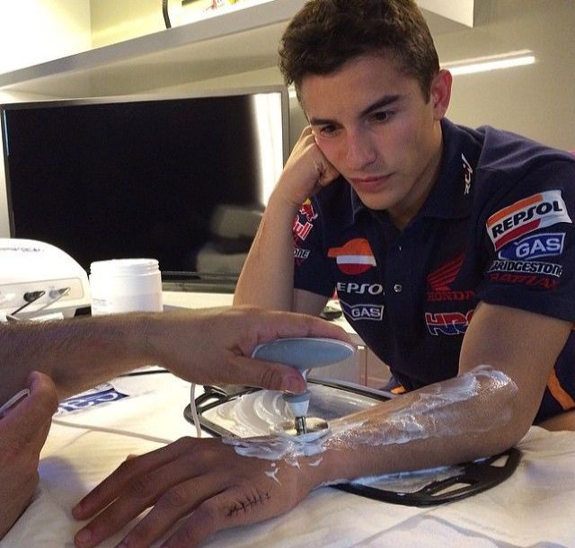 Οι ακραίες θεραπείες τραυματισμών στο MotoGP - Φωτογραφία 3