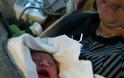Σύρια γέννησε το 6ο της παιδί σε ασθενοφόρο του Πολεμικού Ναυτικού στο Λαύριο