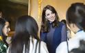 Απίστευτο! Πόσο κόστισε το φόρεμα της Kate Middleton για την επίσκεψη της στην Ινδία; [photo] - Φωτογραφία 1