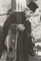 8240 - Ο Πάτερ Μύρων στο Χιλιανδάρι, (γιαυτο κλαίω κι εγώ) - Φωτογραφία 1