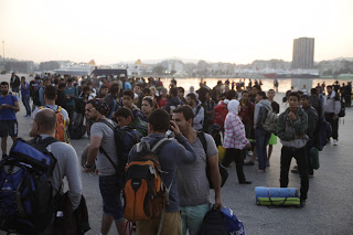 Τι συμβαίνει στο λιμάνι του Πειραιά με τους πρόσφυγες; - Φωτογραφία 1