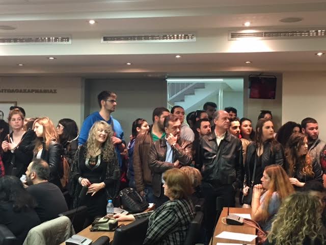 Φοιτητές εισέβαλαν σε αίθουσα λίγο πριν μιλήσει η Ράνια Αντωνοπούλου - Αποκλεισμένη η υπουργός [photos] - Φωτογραφία 3
