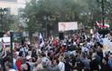 Καπνογόνα και συνθήματα στην υποδοχή της πορείας του Δήμου Πατρέων για την ανεργία στην Ελευσίνα - Τελικός προορισμός σήμερα το Σύνταγμα - Φωτογραφία 3