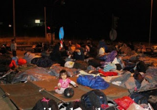 Απίστευτη «εκδρομή» για τους πρόσφυγες-γύρισαν πίσω 500 άτομα… - Φωτογραφία 1