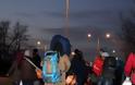 Νέα περιπέτεια με τους πρόσφυγες που γύρισαν από την Πέτρα Ολύμπου στη Μάνδρα Λάρισας και δεν... - Φωτογραφία 1