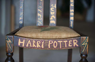 Πόσο πουλήθηκε η καρέκλα της JK Rowling; - Φωτογραφία 1