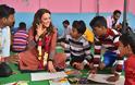 Η Kate Middleton έπαιξε με τα παιδιά που ζουν στον δρόμο στην Ινδία... [photos]