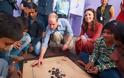 Η Kate Middleton έπαιξε με τα παιδιά που ζουν στον δρόμο στην Ινδία... [photos] - Φωτογραφία 2