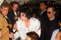 Βρέθηκε νεκρός συνεργάτης του Michael Jackson... [photos]