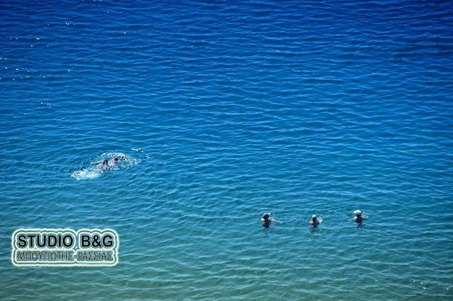 Ναύπλιο: Ξεκίνησαν τα μπάνια στη θάλασσα... [photos] - Φωτογραφία 2