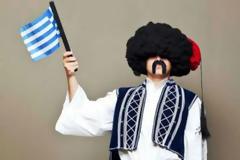 ΑΠΟΚΑΛΥΨΗ: Δείτε για πρώτη φορά ποιος κρύβεται πίσω από τον τσολιά της Ελληνοφρένειας photo]