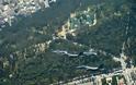 Φωτό και βίντεο από τη Διέλευση Μικτού Σχηματισμού Αεροσκαφών πάνω από τον Ιερό Βράχο της Ακρόπολης - Φωτογραφία 3