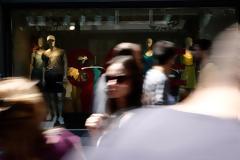 ΚΑΙΡΙΟ ΠΛΗΓΜΑ ΣΤΗΝ ΑΓΟΡΑ ΘΑ ΦΕΡΕΙ Η ΑΥΞΗΣΗ ΤΟΥ ΦΠΑ ΣΤΟ 24%