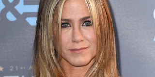 Δείτε πώς πήγε στην πρεμιέρα της η Jennifer Aniston. Κι όμως αυτή η γυναίκα κοντεύει τα 50! [photos] - Φωτογραφία 1