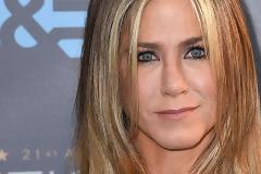 Δείτε πώς πήγε στην πρεμιέρα της η Jennifer Aniston. Κι όμως αυτή η γυναίκα κοντεύει τα 50! [photos]