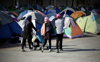 Κατά 2.000 άτομα την εβδομάδα αυξάνονται οι πρόσφυγες στα κέντρα φιλοξενίας - Φωτογραφία 1