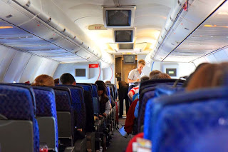 Μεγάλη προσοχή: Τι δεν πρέπει να αγγίζετε μέσα σ' ένα αεροπλάνο για κανέναν λόγο; - Φωτογραφία 1