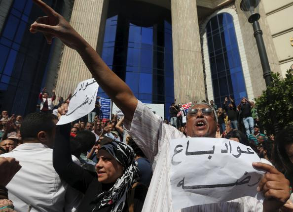 Επεισόδια στο Κάιρο: Δακρυγόνα και 50 συλλήψεις σε ογκώδη διαδήλωση [photos] - Φωτογραφία 5