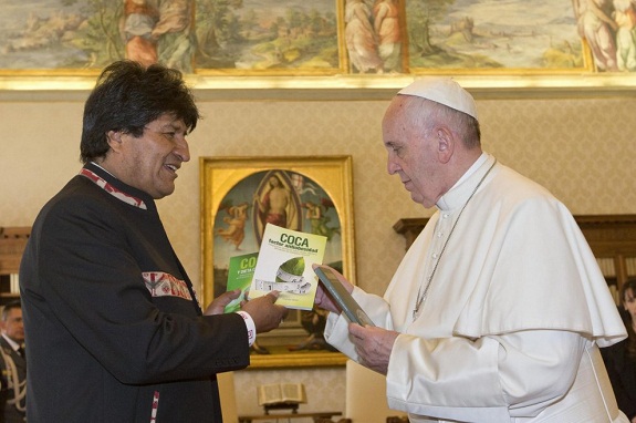 Ο πρόεδρος της Βολιβίας πρότεινε στον Πάπα να κάνει χρήση… κόκας - Φωτογραφία 2