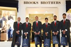 ΤΟ PHOTOSTORY ΤΗΣ ΕΡΥΘΡΟΛΕΥΚΗΣ ΕΠΙΣΚΕΨΗΣ ΣΤΑ Brooks Brothers