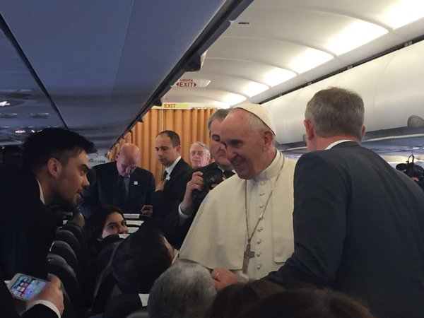 Στη Λέσβο ο Πάπας Φραγκίσκος - Ιστορική επίσκεψη για το προσφυγικό - Φωτογραφία 23