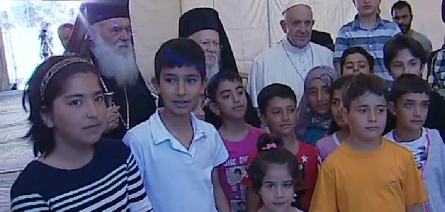 Στη Λέσβο ο Πάπας Φραγκίσκος - Ιστορική επίσκεψη για το προσφυγικό - Φωτογραφία 8