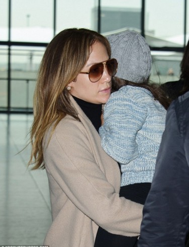 Η Jennifer Lopez σε μία σπάνια εμφάνιση με τα δίδυμα! [photos] - Φωτογραφία 2