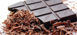 Γιατί πρέπει να τρώτε λίγη μαύρη σοκολάτα πριν κοιμηθείτε; - Φωτογραφία 1
