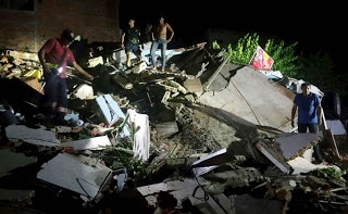 Σοκ! Πόσοι είναι οι νεκροί από τον φονικό σεισμό στον Ισημερινό; - Φωτογραφία 1