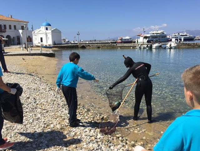 Καθαρισμός γιαλού και βυθού Μυκόνου από τους μαθητές δημοτικού και την Κατερίνα Τοπούζογλου [photos] - Φωτογραφία 2