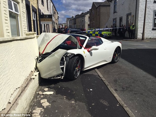 Αν είναι δυνατόν! Νοίκιασαν Ferrari για το γάμο τους και την κατέστρεψαν επειδή... [photos] - Φωτογραφία 3