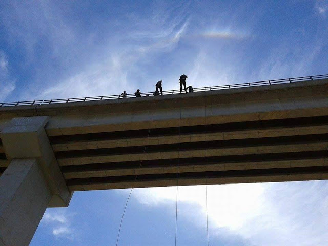 Άσκηση διάβασης φαραγγιού και καταρίχησης από γέφυρα Μονάδας Εφέδρων Καταδρομών Μ.Ε.Κ. - Φωτογραφία 14