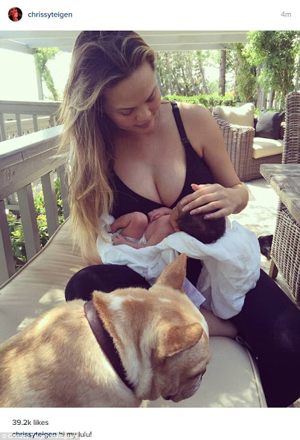 Η Chrissy Teigen έγινε μαμά! Δείτε την πρώτη φωτογραφία με το μωρό της που συγκίνησε το διαδίκτυο... [photo] - Φωτογραφία 2