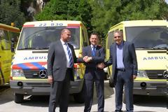 Παράδοση των ασθενοφόρων από την Ολλανδία στο ΕΚΕΠΥ