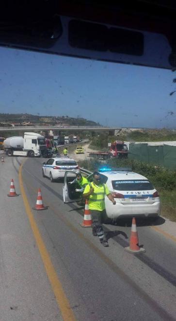 Νεκρή ηλικιωμένη από τον Αλισσό σε τροχαίο δυστύχημα στην Πατρών Κορίνθου - Ι.Χ. πέρασε στο αντίθετο ρεύμα και συγκρούστηκε με βυτιοφόρο - Φωτογραφία 3