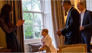 Οταν ο Ομπάμα γνώρισε τον μικρό πρίγκιπα Γεώργιο [photos] - Φωτογραφία 1