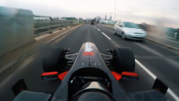 TA COKPITS ME F1 ON THE ROAD! - Φωτογραφία 1